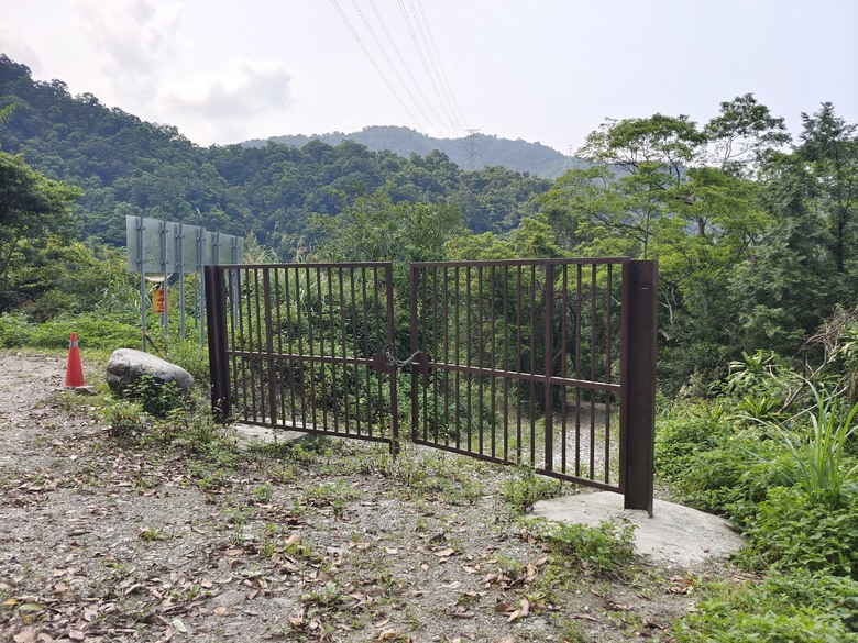 背著書包去越野－－武荖坑林道信大水泥大白山礦路
