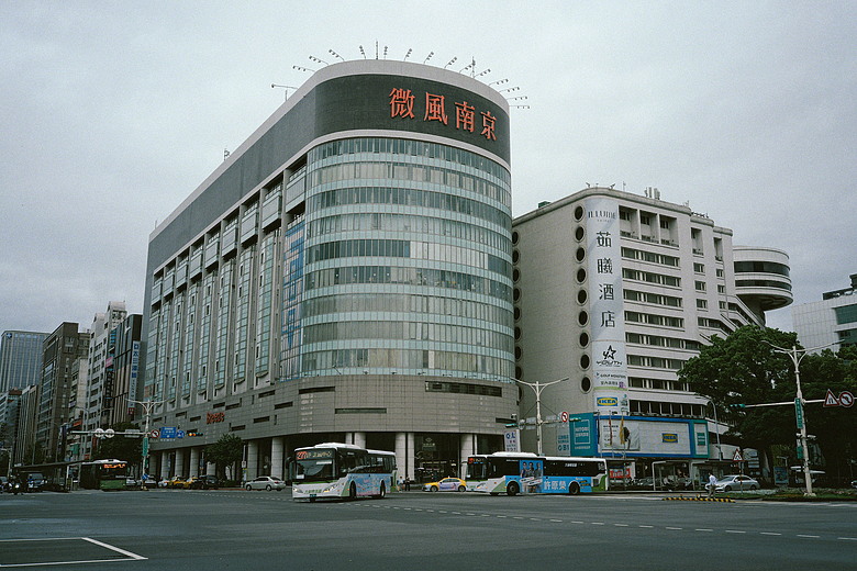 PANASONIC S9 | 深光 sg-image 35mm f2.2 | L mount 鏡頭 | 簡易開箱 | LUT隨拍圖多 | 暨S9手柄分享