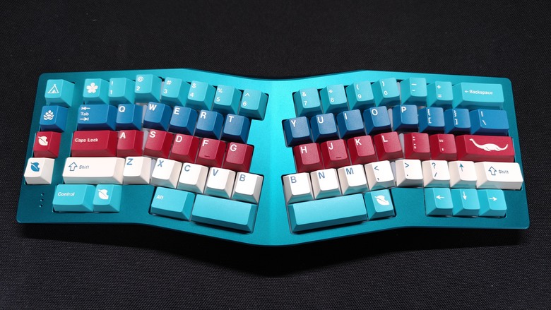 客製化鍵盤組裝套件 QwertyKeys Neo Ergo 開箱
