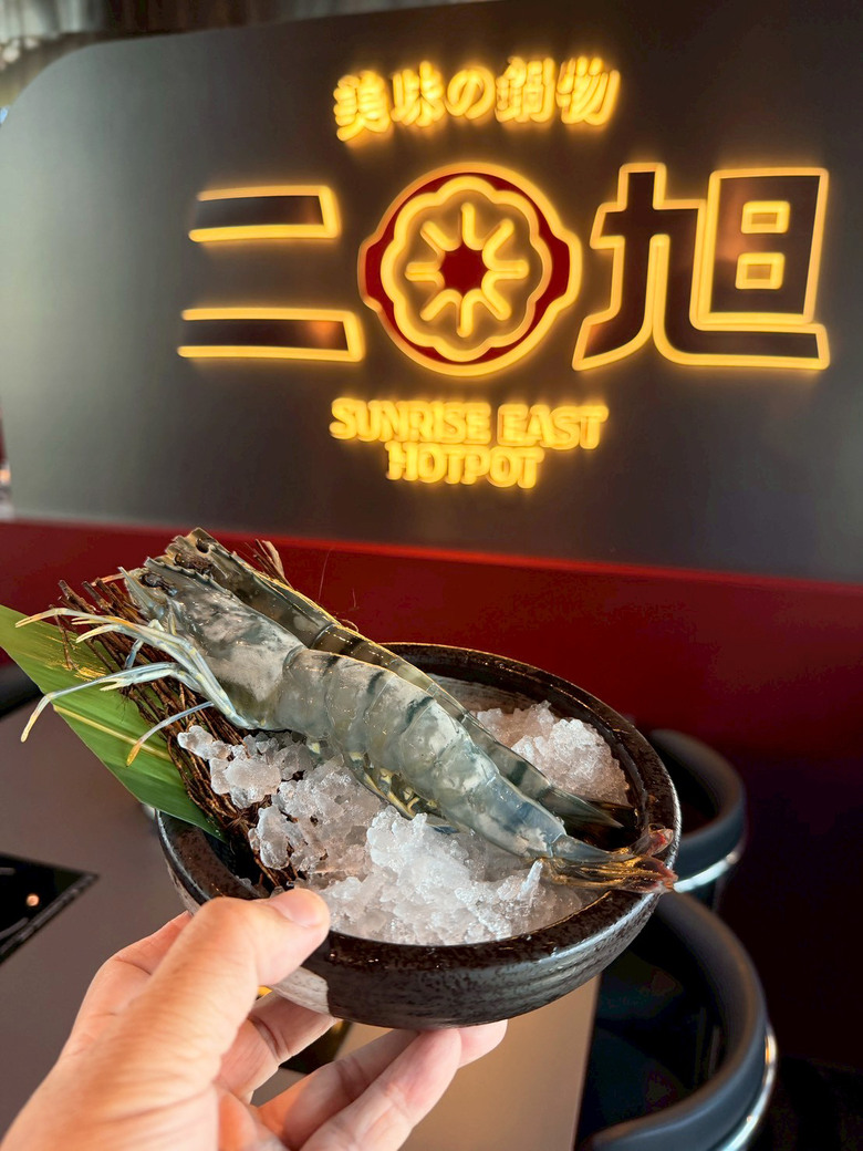 高雄火鍋｜新品牌【二旭鍋】百坪寬敞空間｜牛大骨鍋底濃郁｜自助吧豐富吃到飽｜Focus13輕軌真愛碼頭站