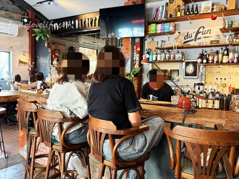 很chill的深夜食堂，無水咖喱、義大利麵、點心、豐富餐酒、寵物友善，聚餐小酌首選