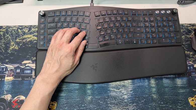 Razer Pro Type Ergo 人體工學鍵盤 開箱