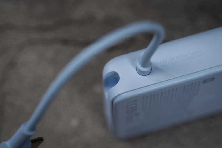 【開箱測試】Xiaomi 磁吸支架行動電源 10000 7.5W ｜磁吸、支架、自帶線一次到位