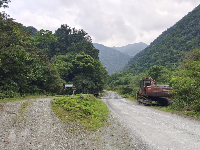 背著書包去越野－－武荖坑林道信大水泥大白山礦路