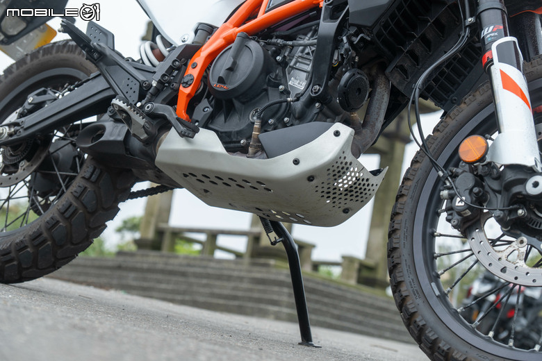點我看大圖 KTM 390 Adventure R 試駕|橘火燎原,笑傲千山!