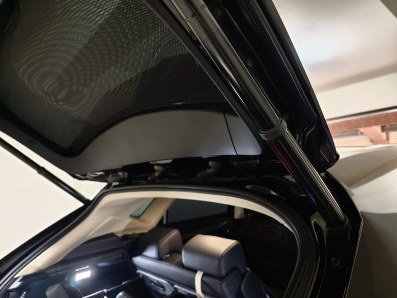 拆卸與安裝2015年NX300H 電動尾門連桿