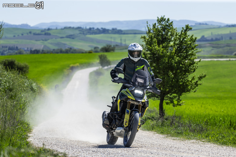 Michelin Anakee Adventure 2海外試駕｜上山下海的絕對自由！砂石路面表現比越野胎更強大！