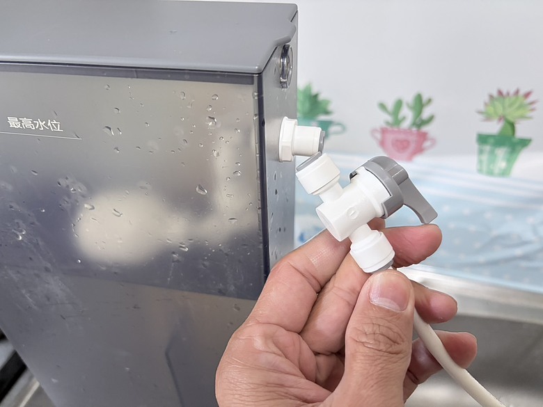 【小惡魔驫到成功】四季皆可飲 冰水・熱水・冰塊一次搞定 ｜Haier 桌上型RO冰鑽瞬熱飲水機