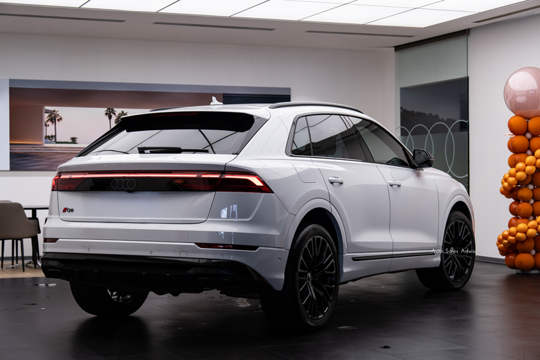 交車分享｜Audi Q8 55 TFSI quattro S line｜帶來幸福故事的小媒人，是毛孩