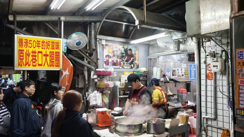 從南到北的婦幼節 - 台中兩天一夜遊 / 基隆夜市夾娃娃吃小吃 / 南崁台茂吃莆田玩樂高
