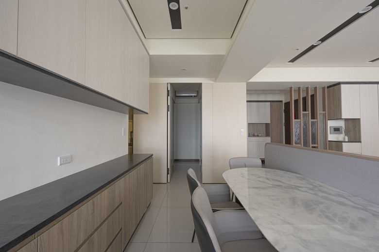 【開箱】35坪中古屋翻新！質感黑石紋x歐德綠建材，打造下班後的避風港