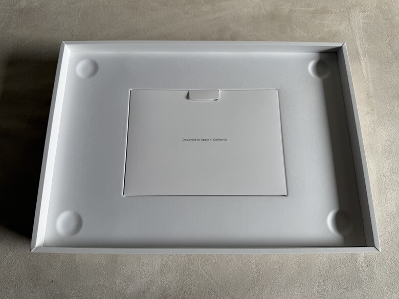 開箱 MacBook Neo 姻粉色 256GB 台灣公司貨 4/24