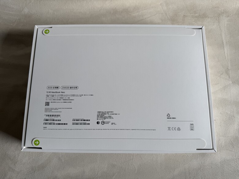 開箱 MacBook Neo 姻粉色 256GB 台灣公司貨 4/24