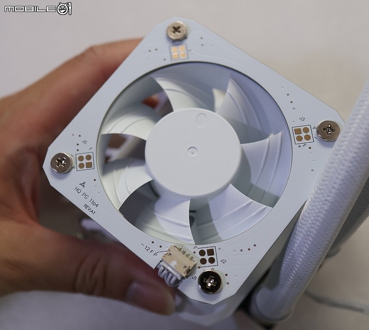 華擎 ASRock 鋼鐵傳奇 Steel Legend 新拼圖 360 LCD 水冷