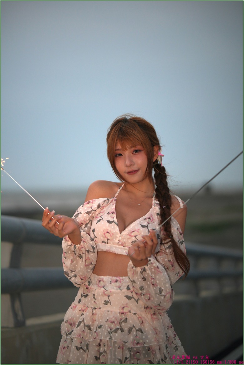 【 一言難盡 -- 言兒 】拍仙女棒快門壓光，閃燈壓得了日光但壓不住走光