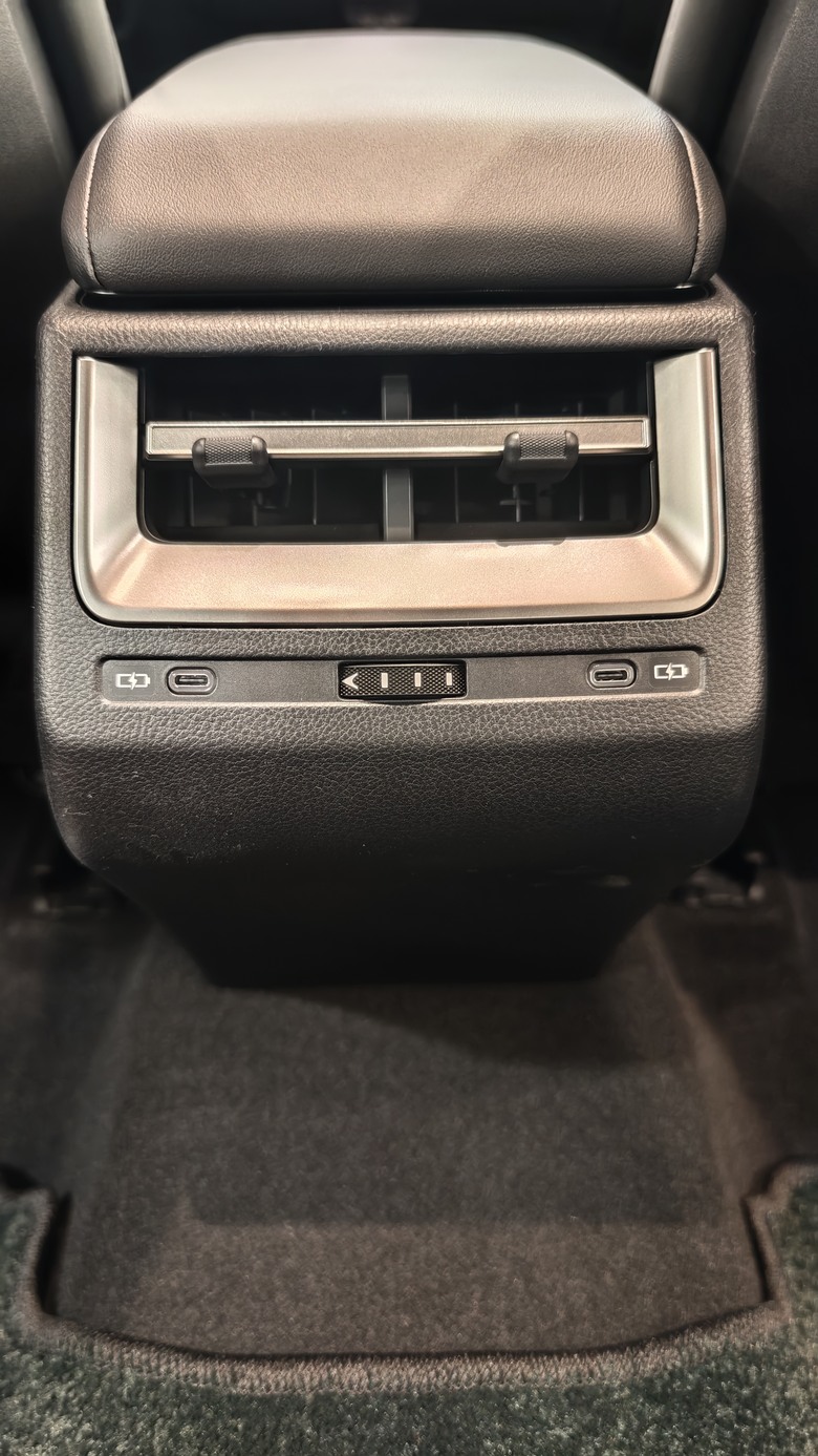 趕在第一天來欣賞All New Lexus ES300h的心得分享