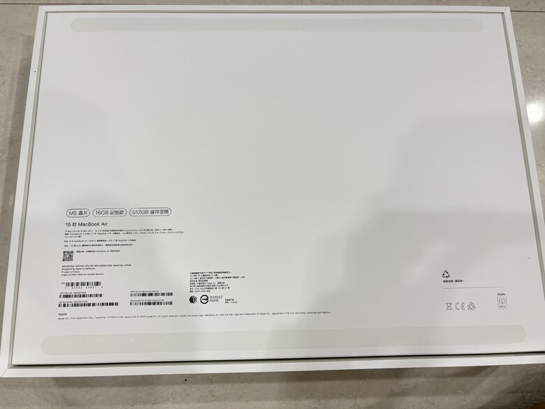 MacBook Air M5 15 吋開箱｜從舊 MacBook Pro 跨越了一個時代的換機