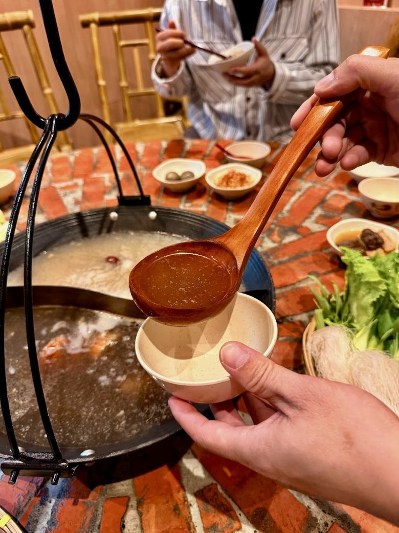 屏東火鍋一條街必吃|九街吊鍋紅蟳薑母鴨+胡椒豬肚鴛鴦鍋也太猛|私房肉燥飯超有誠意