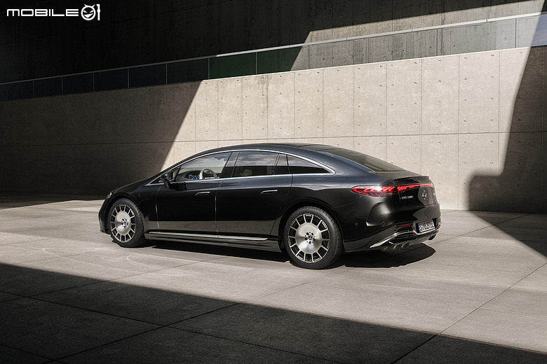 續航里程突破900公里！小改款Mercedes-Benz EQS之線傳方向盤試駕體驗！