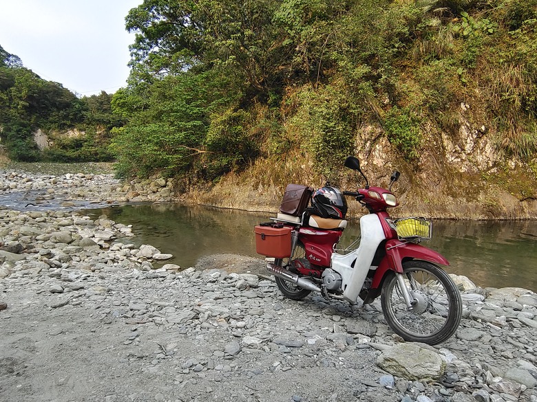 背著書包去越野－－武荖坑林道信大水泥大白山礦路
