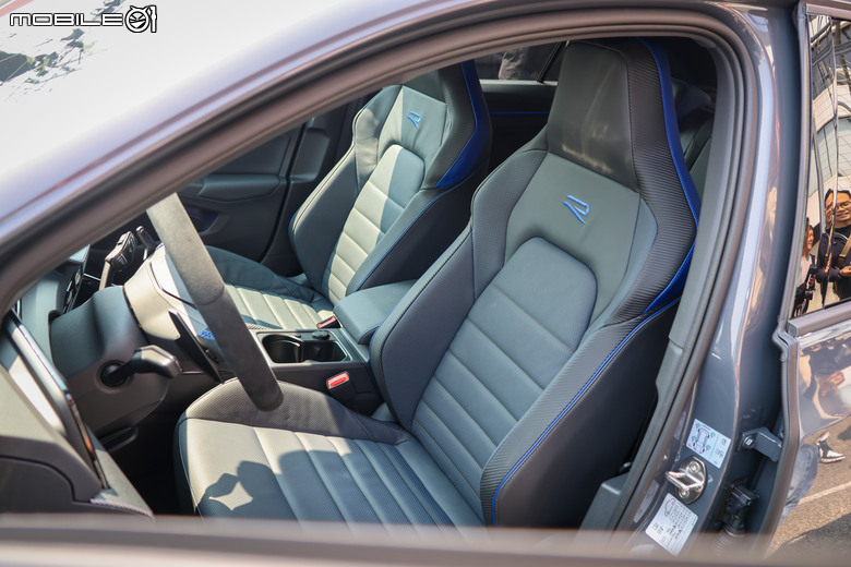 Volkswagen 性能奔馳嘉年華賽道體驗｜Golf R 夜幕疾行版正式亮相、感受經典鋼砲的駕馭樂趣！