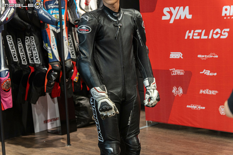 日本國寶級部品 KUSHITANI 台中店盛大開幕，攜手炸彈客黃皓 98 Racing Academy 迎向賽道新篇章