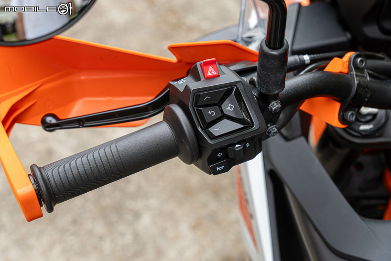 點我看大圖 KTM 390 Adventure R 試駕|橘火燎原,笑傲千山!
