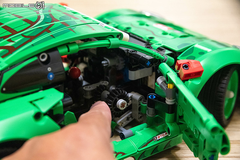 樂高LEGO新品開箱｜從超跑、越野車到F1，九款新車一次奉上！