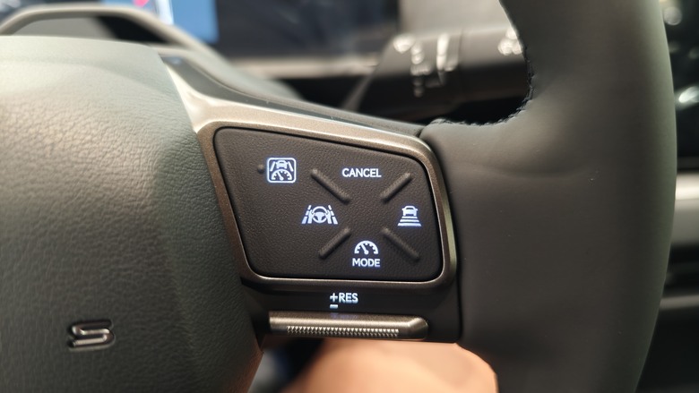 趕在第一天來欣賞All New Lexus ES300h的心得分享