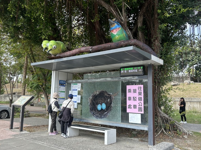 「 兩 鐵 列 車 」 騎 遊 高 雄 果 嶺 自 然 公 園