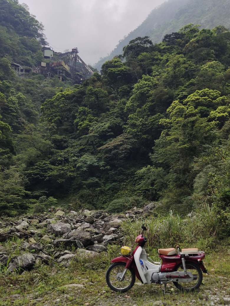 背著書包去越野－－武荖坑林道信大水泥大白山礦路