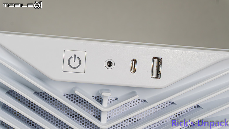 3200D 機殼前置I/O接口