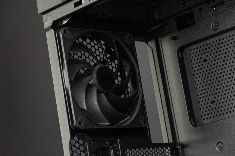 告別桌面冷冰器、ASUS ProArt PA602 胡桃木透側版現代黑款機殼開箱，用天然原木打造最美創作神機！