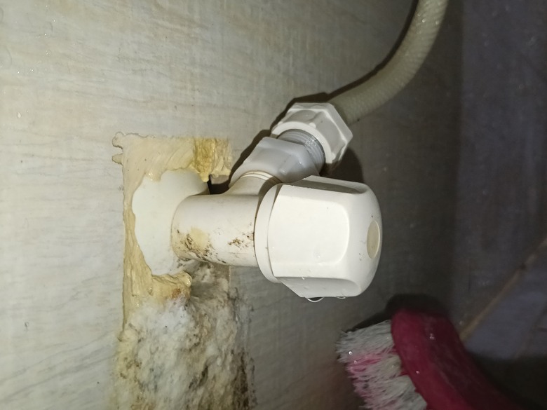 洗髮精掉下去把三角凡爾砸爆