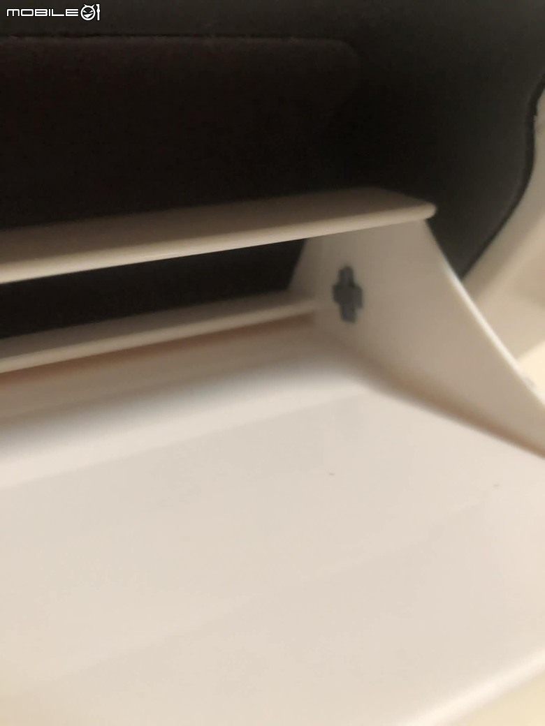 請問日立冷氣出風口葉片要怎麼拆?