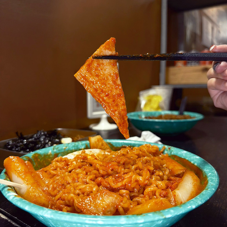 【台南美食】韓湘辣年糕：韓式料理竟然不用100元？炸醬麵＋拉波奇開箱