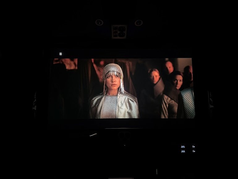 投影機終於迎來「專屬杜比視界」時代：OPTOMA UHR90DV HDR10/HDR10+/DV畫面實戰！