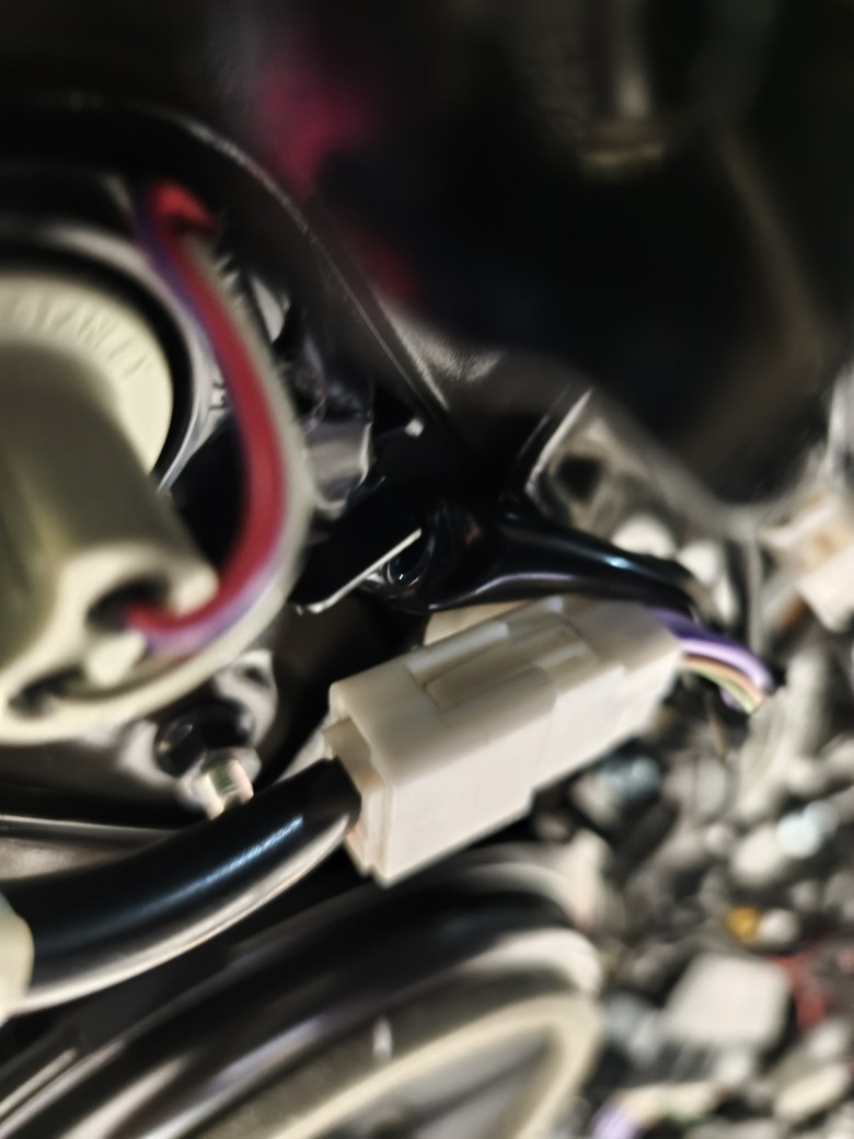 拆卸與安裝2015年NX300H 電動尾門連桿