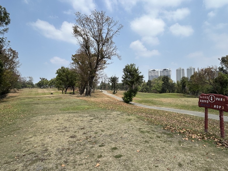 「 兩 鐵 列 車 」 騎 遊 高 雄 果 嶺 自 然 公 園