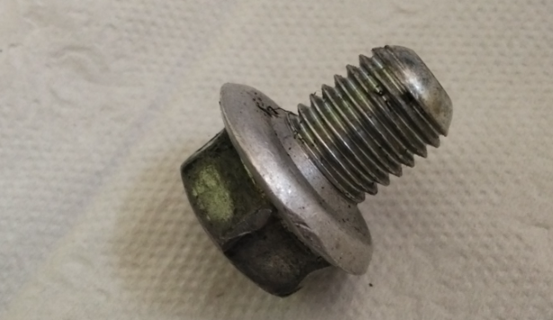 SYM 的機油螺絲真耐用