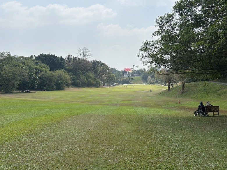 「 兩 鐵 列 車 」 騎 遊 高 雄 果 嶺 自 然 公 園