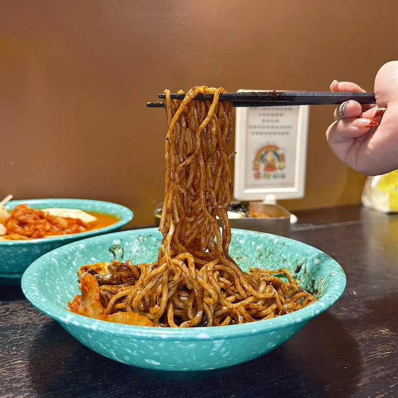 【台南美食】韓湘辣年糕：韓式料理竟然不用100元？炸醬麵＋拉波奇開箱