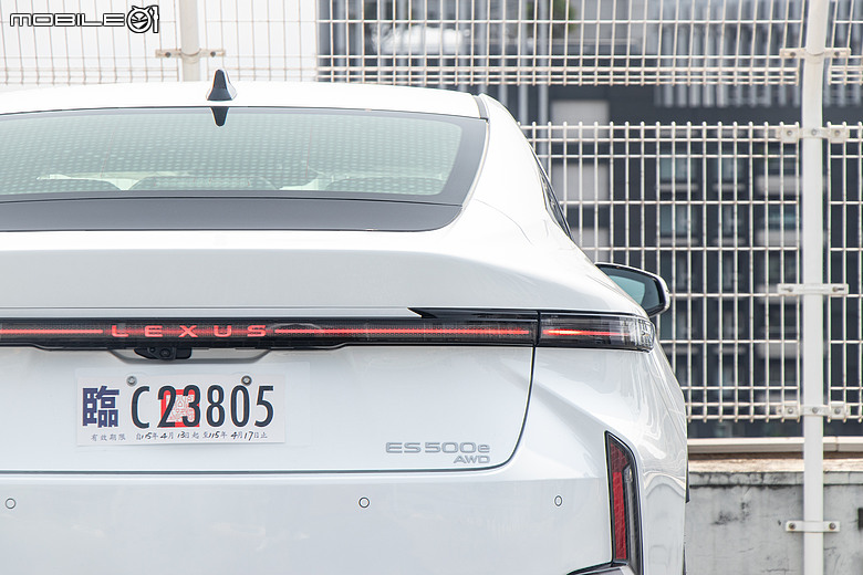 Lexus ES 500e 大改款試駕｜瑕不掩瑜的進化，用誠意再戰市場！
