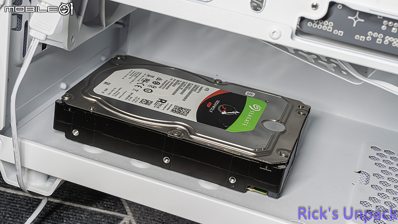 【開箱】緊湊卻擴充性十足 | CORSAIR 3200D RS ARGB WHITE