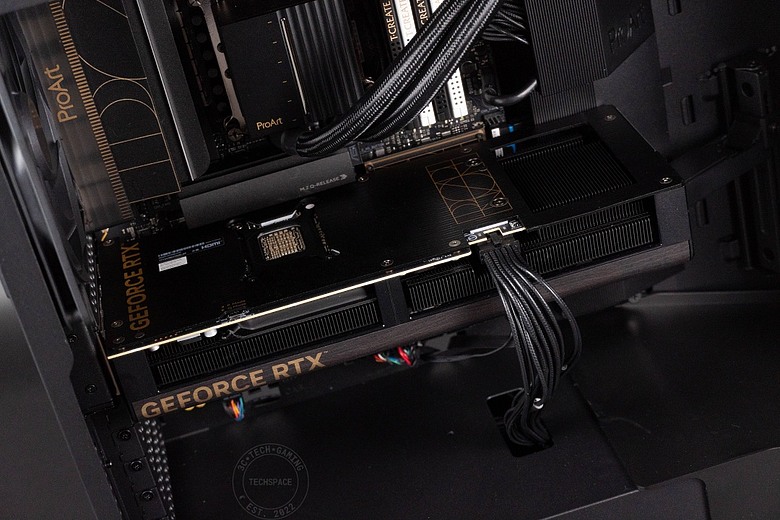 告別桌面冷冰器、ASUS ProArt PA602 胡桃木透側版現代黑款機殼開箱，用天然原木打造最美創作神機！