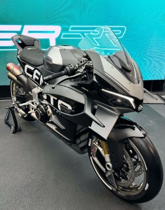 春風V4SR-RR, V4引擎,213匹馬力,超過300的極速...本田CB500SF上市了, V.S. 張雪500F..嘖嘖