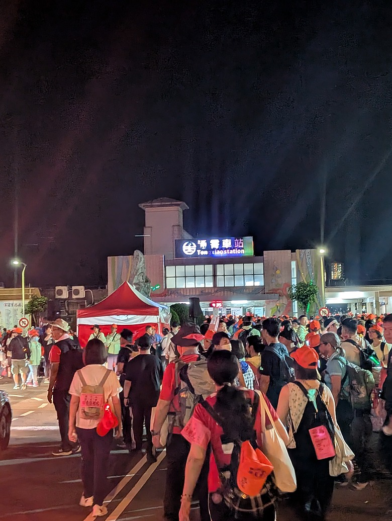 點我看大圖 2026 進香大白 白沙媽進香 地表最強的散步之旅 熱血熬夜12小時