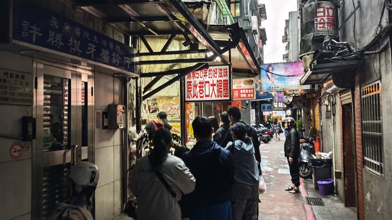 從南到北的婦幼節 - 台中兩天一夜遊 / 基隆夜市夾娃娃吃小吃 / 南崁台茂吃莆田玩樂高