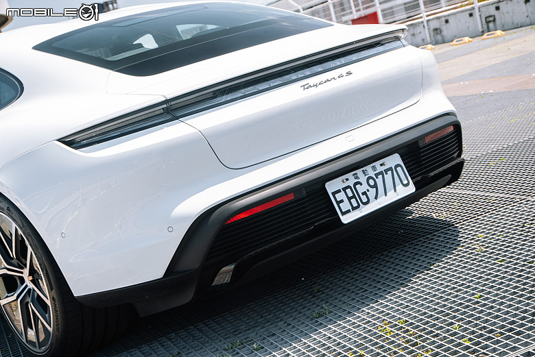 Porsche Taycan 4S Black Edition 試駕|性能與配備一次到位的理想版本!