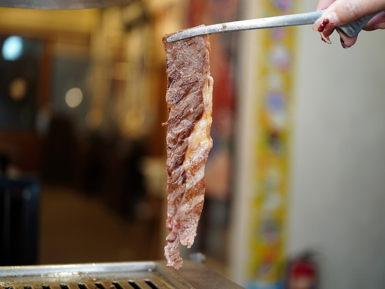 【高雄燒肉】銅板價吃A5和牛！鐵人燒肉套餐CP值好高！